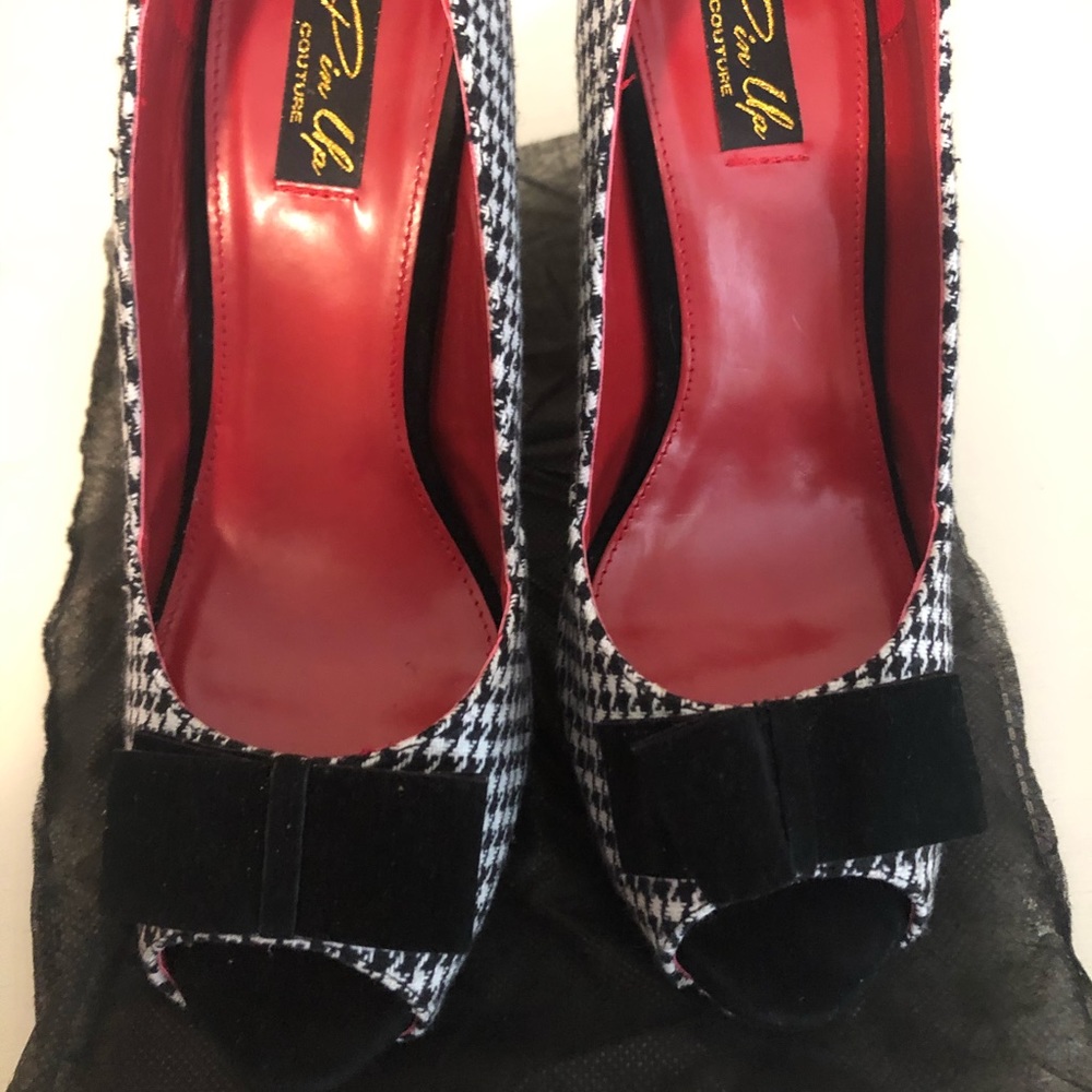 Size 9 Houndstooth Black Velvet Heels